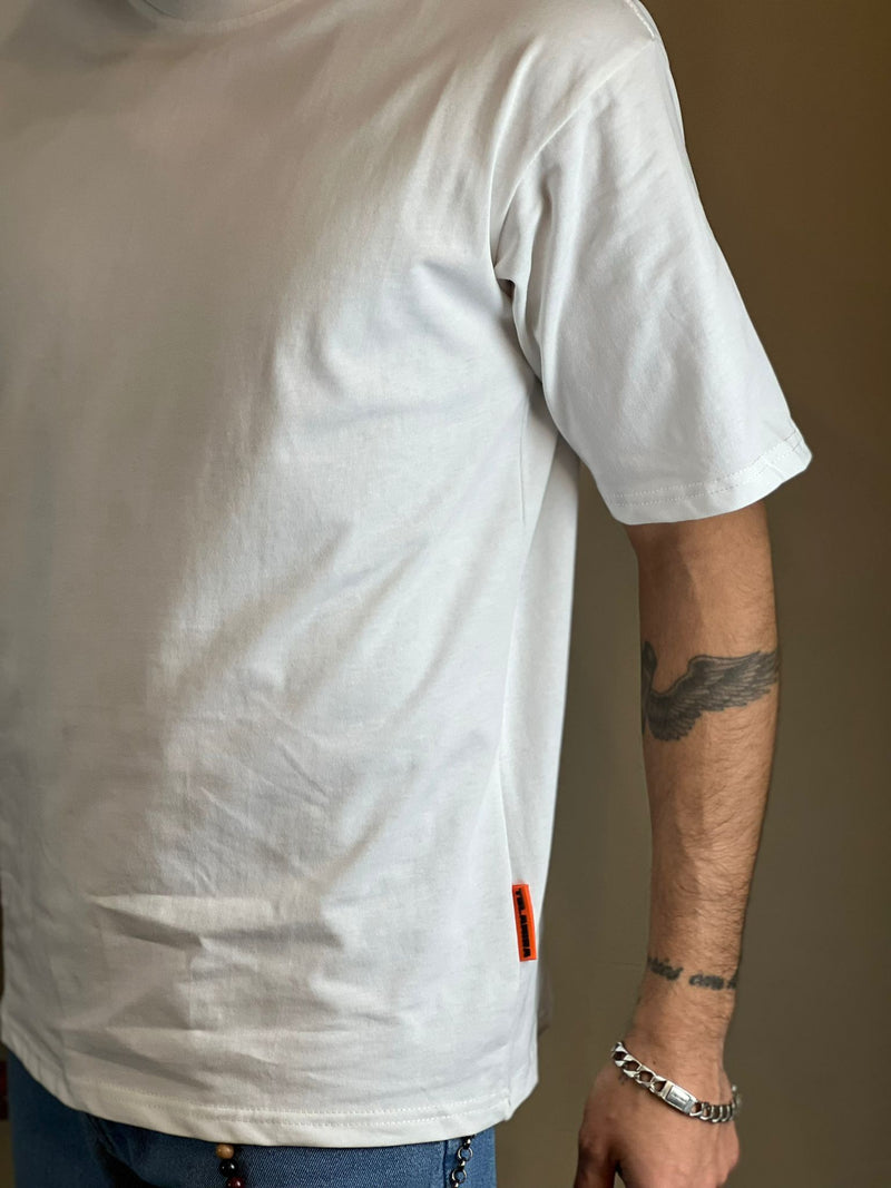 T-Shirt Telamira Over White